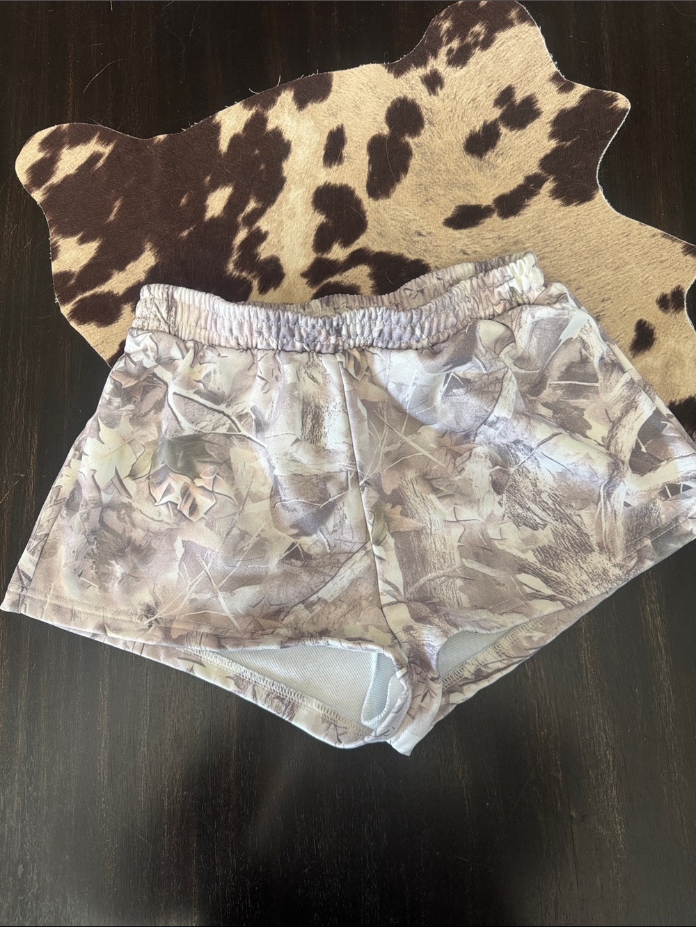 SHEIN Women's Light Gray Camo Athletic Shorts